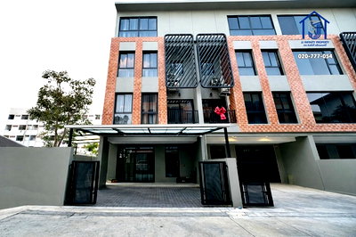 ทาวน์โฮม ถนนสังคมสงเคราะห์ : ขายทาวน์โฮม 3.5 ชั้น โครงการBritloft ถนนโชคชัย 4 แยก 28 ใกล้ MRT สถานีโชคชัย 4 พร้อมอยู่ 