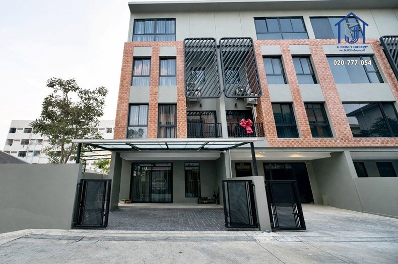 ขายทาวน์โฮม : ขายทาวน์โฮม 3.5 ชั้น โครงการBritloft ถนนโชคชัย 4 แยก 28 ใกล้ MRT สถานีโชคชัย 4 พร้อมอยู่ 