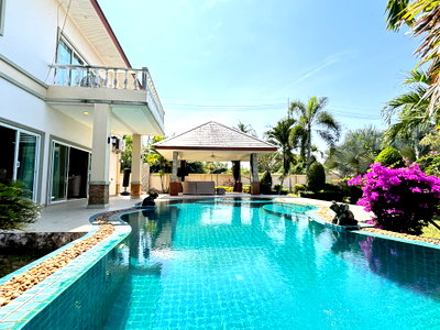 Houses for sale Khao Chi Chan : 3 Bedroom Pool View Villa for sale in Huay Yai Pattaya