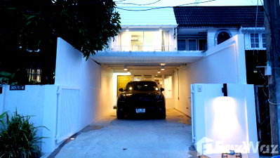 Townhouses for rent Watthana : 2 Bedroom Townhouse for rent in Khlong Tan Nuea, Bangkok  1038756