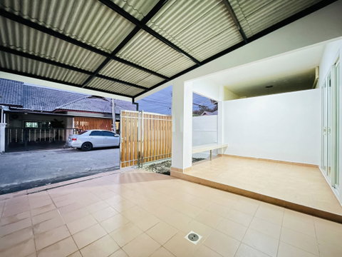 Single-Storey Townhouse for Sale in Khao Noi Area, East Pattaya