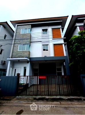 Houses for sale Nonthaburi : Pet-Friendly 3-BR Semi-Detached Home, Taradee Ratchaphuek Near MRT Bang Rak Noi (ID 1995667)