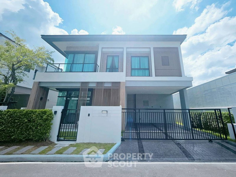 Houses for sale : Pet-Friendly 4-BR House For Sale, Bangkok Boulevard Bangna KM.5 (ID 2574981)