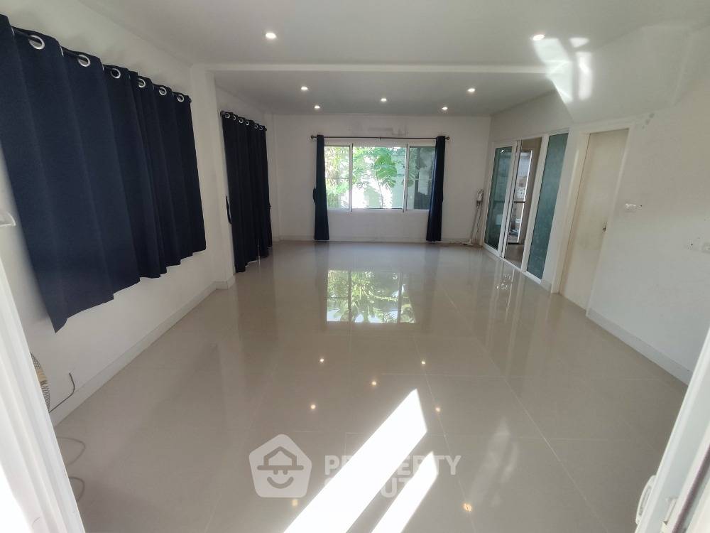 รูป บ้าน 3 ห้องนอน ขาย พร้อมเลี้ยงสัตว์ได้ โครงการ ศุภาลัย เบล่า เทพารักษ์ (ID 1975302) - รูปที่ 2/11