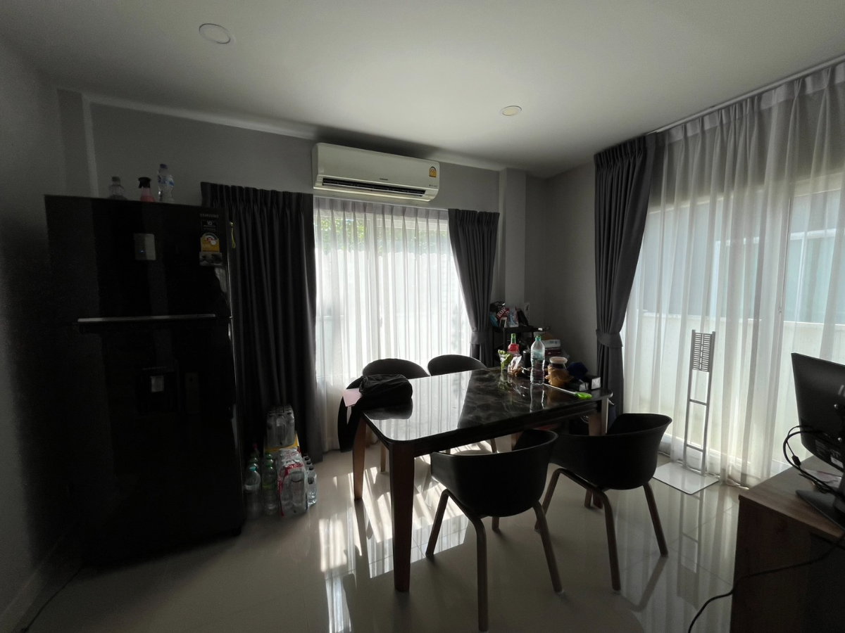 รูป บ้านเดี่ยว 2 ชั้น โครงการ เดอะ เซนโทร วัชรพล  ถนนสุขาภิบาล 5 แขวงออเงิน เขตสายไหม จังหวัดกรุงเทพมหานคร 10220 (ราคา 5,500,000 บาท ) - รูปที่ 7/34
