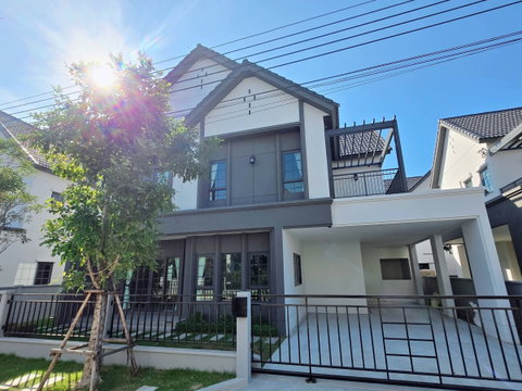 ให้เช่า 𝐂𝐄𝐍𝐓𝐑𝐎 𝐁𝐀𝐍𝐆𝐍𝐀 เซนโทร บางนา