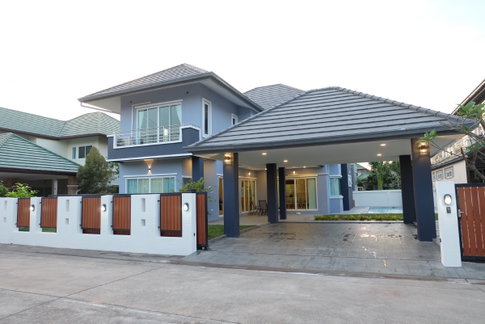 For rent, large 2 storey detached house with 4bedrooms 5 bathrooms + swimming fully furnished, ready to move in, East Pattaya