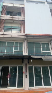 ขายอาคารพาณิชย์ 4 ชั้น 2 คูหา 30 ตรว. ปากซอยเคหะร่มเกล้า 70 เขตสะพานสูง กรุงเทพ