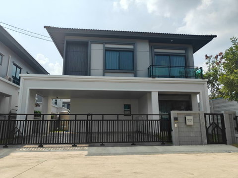ขาย บริทาเนีย บางนา-ศรีวารี (Britania Bangna-Sriwaree) แต่งครบ Built-in ทั้งหลัง พร้อมเข้าอยู่