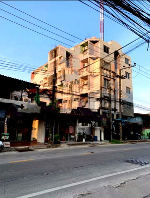 Apartment building for sale Central Si Racha : 5-story apartment building for sale, located on the main road, Sriracha-Nong Yai Bu.