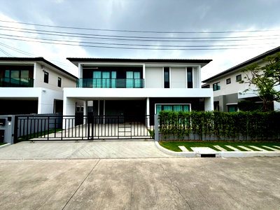 เช่าบ้านเดี่ยว หลักสี่พลาซ่า : U1411 ให้เช่าบ้านเดี่ยว 2 ชั้น หมู่บ้านเซนโทร วิภาวดี โครงการ Centro vibhavadee ใกล้โรงเรียนนานาชาติฮาโรลด์ วิภาวดี บ้านใหม่ บ้านพร้อมเฟอร์ครบ 