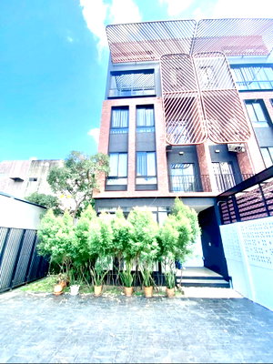 เช่าบ้านแฝด วิทยาลัยสิ่งแวดล้อม : ให้เช่า บริทลอฟท์ เกษตร-พหลฯ (BRITLOFT Kaset-Phahol) ซอยประเสริฐมนูกิจ 15