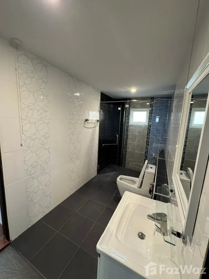 รูป บ้านเดี่ยวให้เช่า 6 ห้องนอน ใน หนองปลาไหล, ชลบุรี 5360173 - รูปที่ 30/33