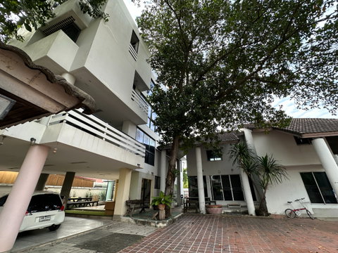 🏢✨ FOR SALE | Large Home Office – 2 Buildings | Muang Thong Thani 📐 804 sq.m. usable area | 🚗 Parking for 6 cars