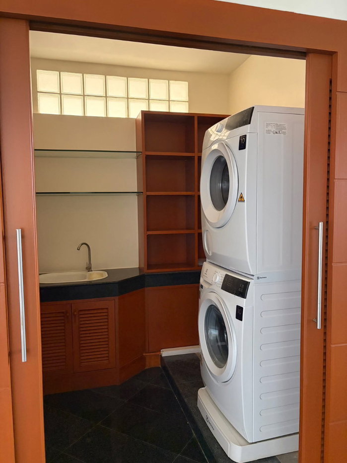 picture River House               Condominium  - 8/10