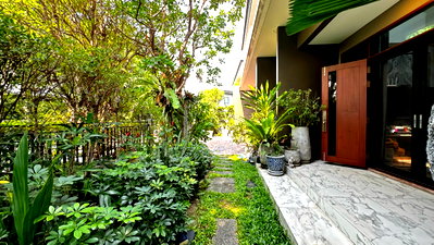 บ้านเดี่ยว วิทยาลัยนานาชาติราฟเฟิลส์ : 🏠 (ขายด่วน) บ้านเดี่ยวหลังริม  ไม่มีบ้านตรงข้าม​📍ใกล้เมกาบางนา,  ​  📢The City บางนา กม.7 🎄4 ห้องนอน 4 ห้องน้ำ    