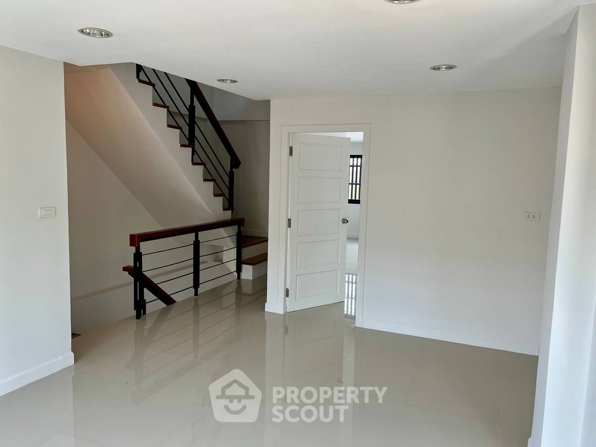 รูป ทาวน์โฮม 3 ห้องนอน ขาย ใน โครงการ 3 Story Townhouse In Hin Lek Fai ใกล้หนองผะลับ หัวหิน (ID 2588947) - รูปที่ 8/17