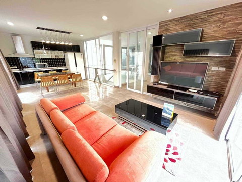 LTHC14243 – Townhome / Home Office for Rent | Onnut | 720 sqm | 6 Rooms 4 Baths | Near BTS Onnut | 160K/Month | ทาวน์โฮม/โฮมออฟฟิศให้เช่า อ่อนนุช