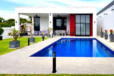 บ้านเดี่ยว พิพิธภัณฑ์ยางพารา  : 3 Bedroom Pool View Villa for sale in East Pattaya