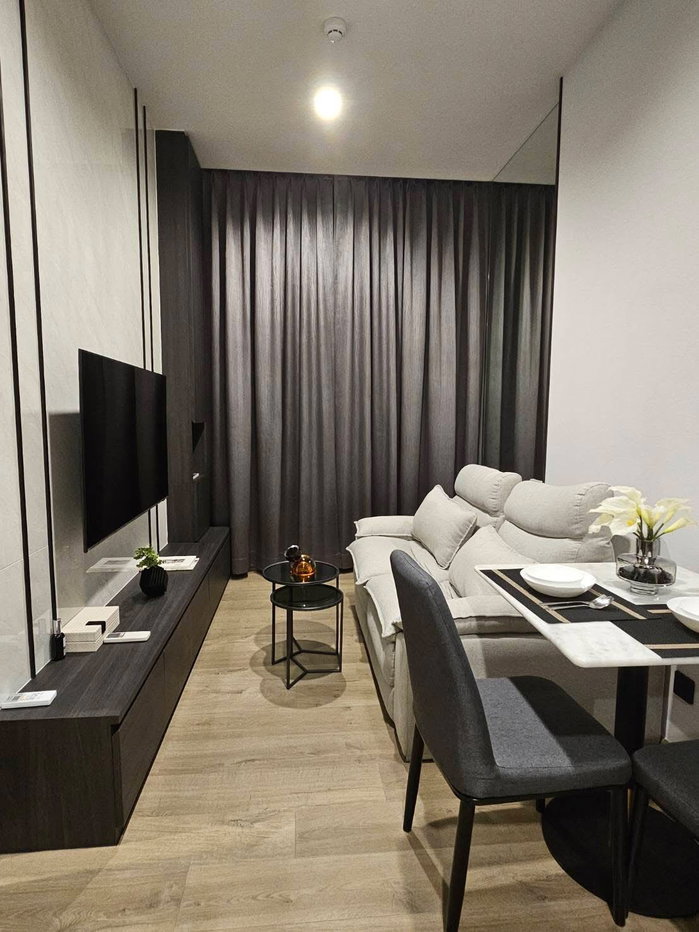 picture The Crest Park Residences - 1/15