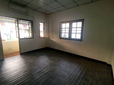 Townhouses for rent ม.เอเชียอาคเนย์ : pethkasem 92/2 bangkae , near the mall bangkae