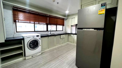 Apartment building for rent Srinakharinwirot University Prasanmit Campus : Apartment for rent, good location in the heart of the city, convenient travel