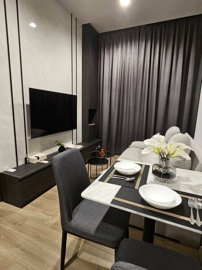 picture The Crest Park Residences - 8/15