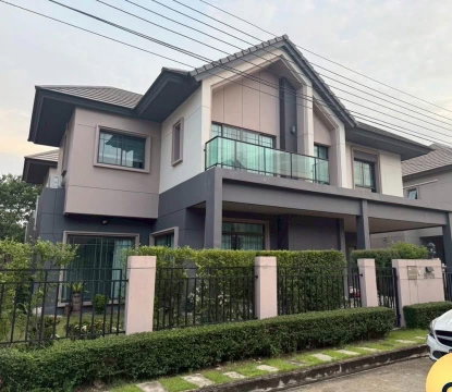 Two-story detached house for rent in Bangkok Boulevard Chaengwattana 2. The house is fully furnished.