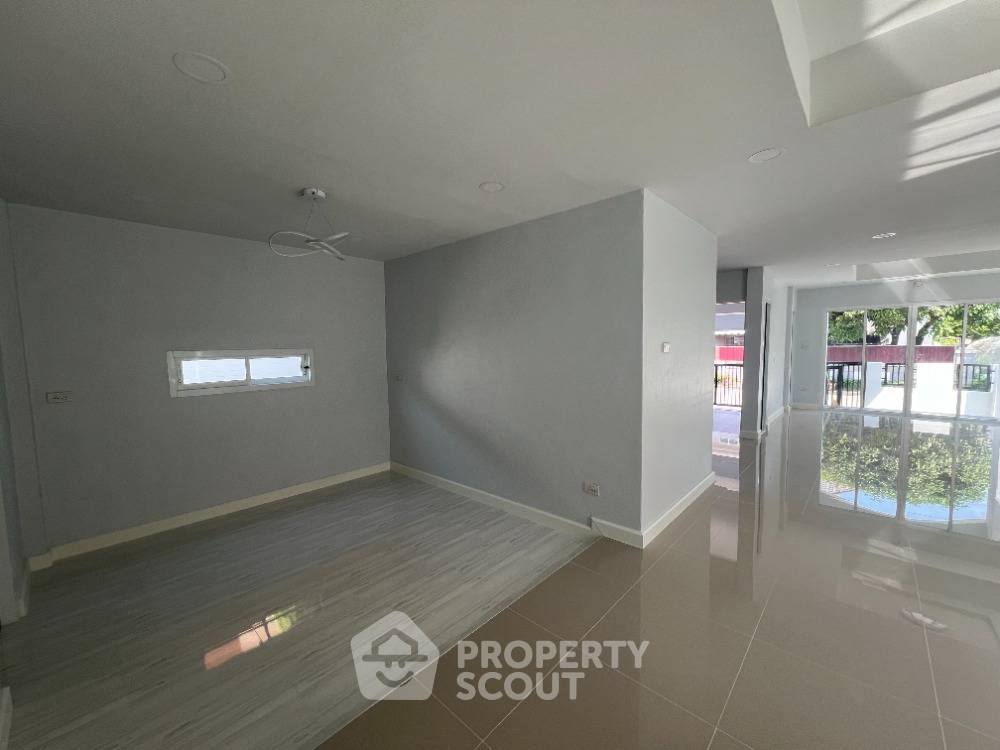 รูป บ้านเดี่ยว 3 ห้องนอน สำหรับขาย เหมาะกับสัตว์เลี้ยง ในหัวไผ่ ชลบุรี (203 ตร.ม.) (ID 1491025) - รูปที่ 8/24