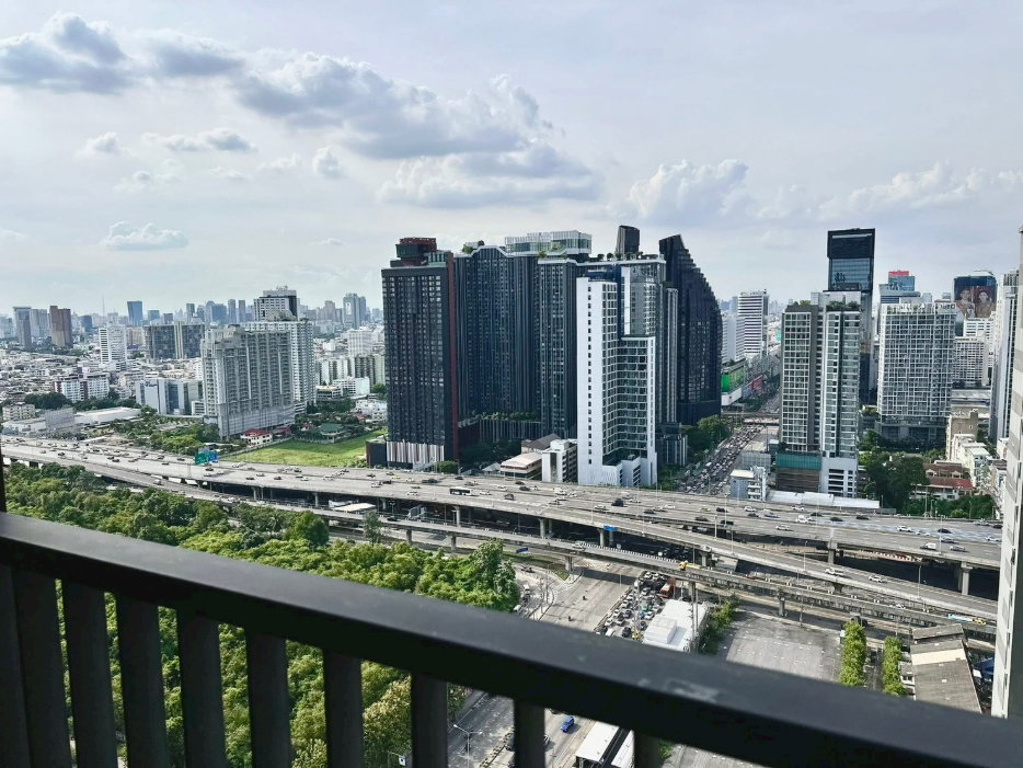 picture Life                              Asoke - 10/10