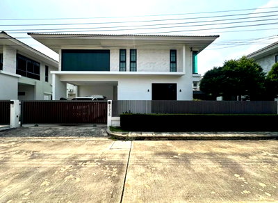 บ้านเดี่ยวให้เช่า : ให้เช่าบ้านเดี่ยว Perfect Place กรุงเทพกรีฑาตัดใหม่ (63.7 ตร.ว.) 3 นอน 4 น้ำ เฟอร์ครบ พร้อมเข้าอยู่
