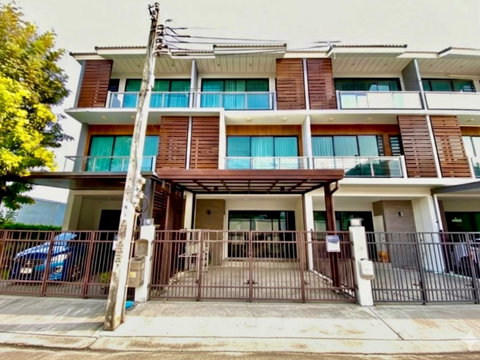 🌟 ขายทาวน์โฮม 3 ชั้น Supalai Essence ลาดพร้าว | ทำเลดี ใกล้ MRT ลาดพร้าว 101 🏡 ทาวน์โฮมสไตล์โมเดิร์น ฟังก์ชันลงตัว พร้อมครัวบิ้วอิน หน้าบ้านกว้าง