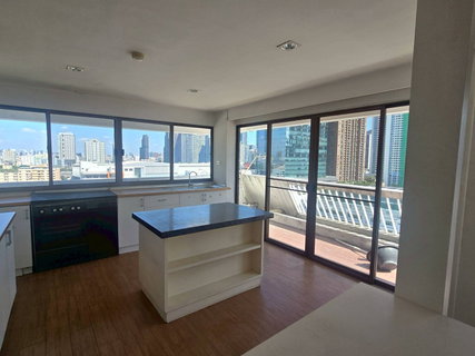 LTH14086 – Condominium 180 Sq.M (Under market price) 2 Beds for Sale close to International School in Sukhumvit 15