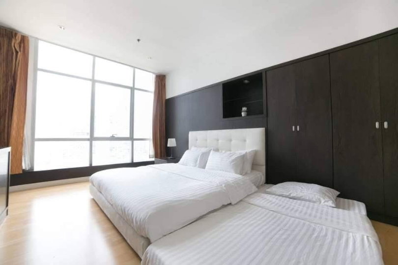 picture Baan Sathorn                    Chaopraya  - 4/9