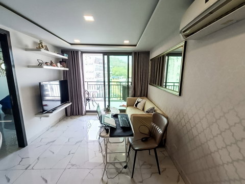 Acadia Center Suites Condominium for Rent Pratumnak Hill
