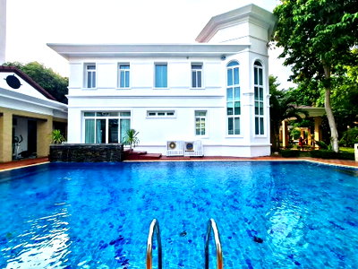 Houses for sale Phra Tamnak : Super Luxurious Pool Villa on a large piece of Land on Pratumnak Hills for Sale