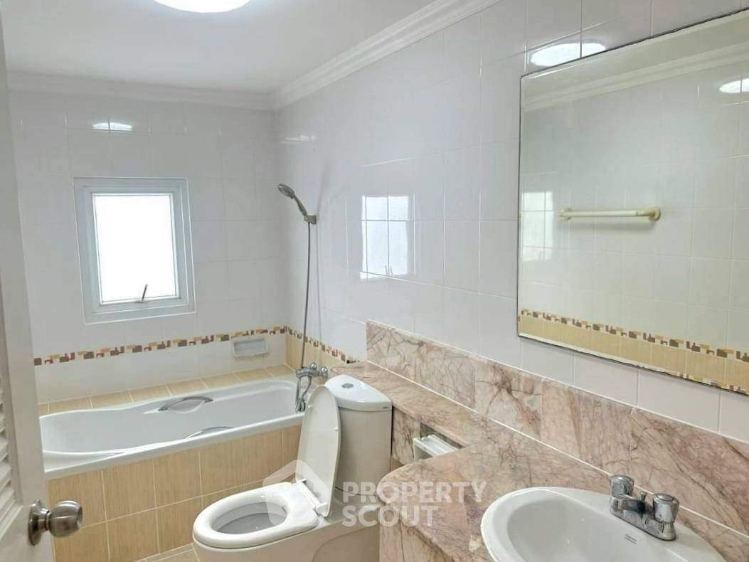 รูป คอนโด 4 ห้องนอน 444 ตร.ม. ขาย ที่ Wyndham Jomtien Pattaya พัทยา (ID 2606186) - รูปที่ 11/12