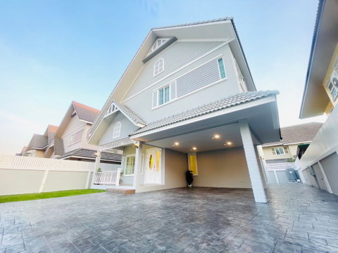 [ขาย] บ้านเดี่ยวหรู หลังใหญ่ สไตล์อังกฤษ บริติชพาร์ค ทวีวัฒนา ใกล้ ตลาดเวิลด์มาร์เก็ต และ สนามหลวง 2