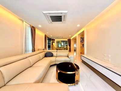 เช่าบ้านเดี่ยว ถนนเพชรบุรี กรุงเทพฯ : Modern 4 Bedroom House in Compound For Rent in Thonglor - BR28272SH