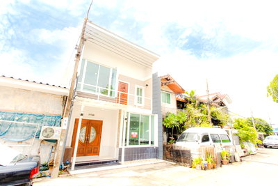 Townhouses for sale : 🔥 Single house for sale in a prime location! Friendship Village, Mai Lap, near Kaset-Nawamin Road.