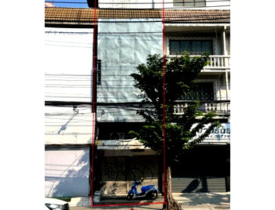 Shophouses for sale Bangkok : Call : 065-864-4111 Commercial Building 3.5 story 20 sq.wa, located Pracha Uthit Road, Bang Mod, Thung Khru