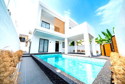 บ้านเดี่ยว ถนนพัทยาใต้ : Pool View Villa for sale in Central Pattaya