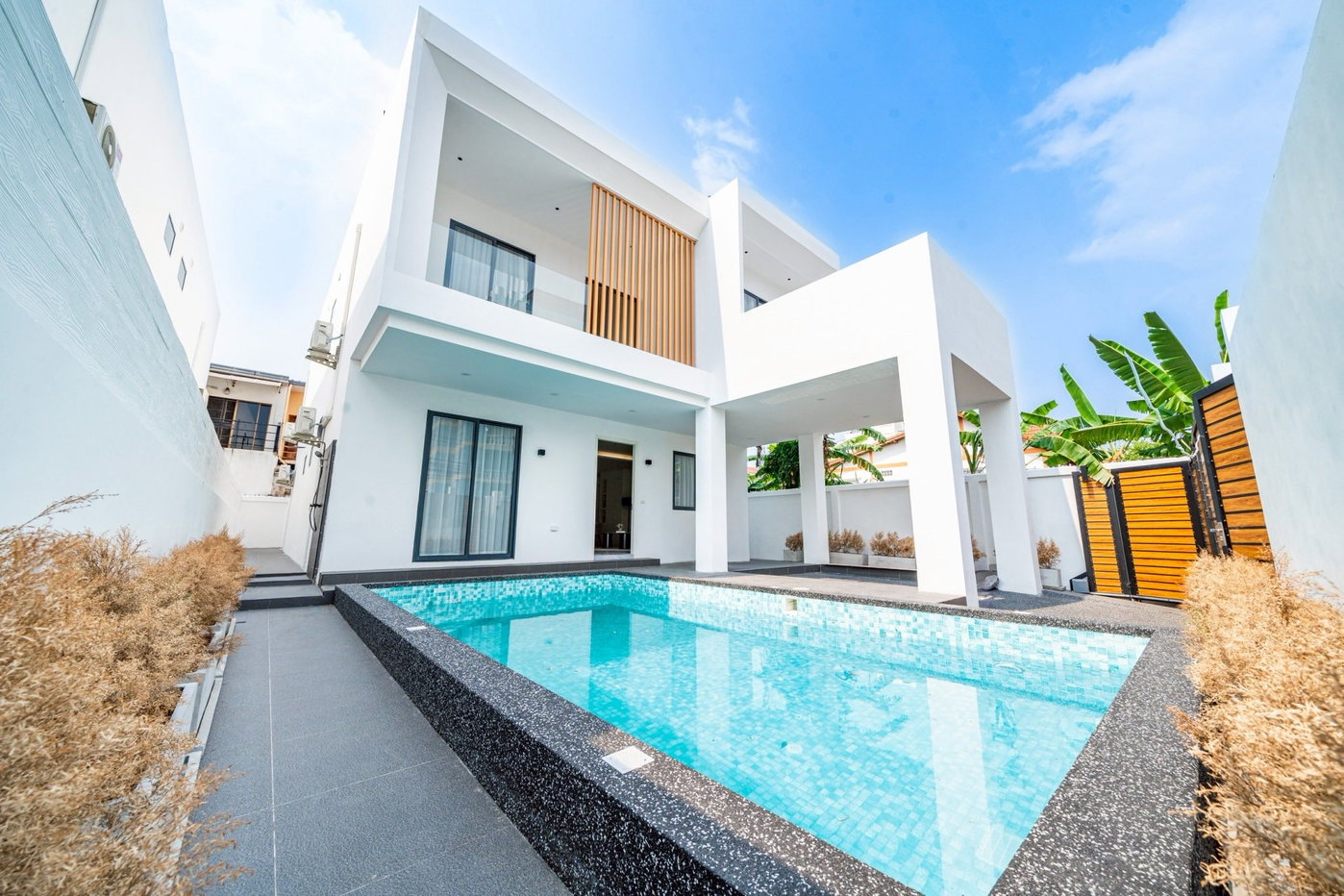 รูป Pool View Villa for sale in Central Pattaya - รูปที่ 1/14