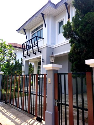 ขายบ้านเดี่ยว :  ขาย บ้านเดี่ยว สิรินดา พราน่า บ้านสวยขนาด 56.5 ตร.ว. 3 นอน 3 น้ำ ราคาดี  สภาพ 95 % ใหม่มาก บางนา