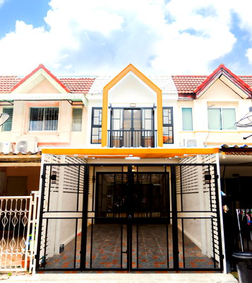 Townhouses for sale Bangkok : Urgent Sale! Newly Renovated 2-Story Townhouse 🏡 Suan Thip Village 🏡 Khlong Lam Chiak 12, Soi 15