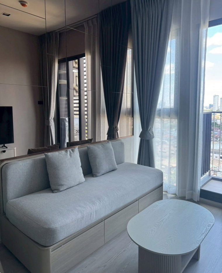 picture Reference Sathorn - Wongwianyai  - 9/13