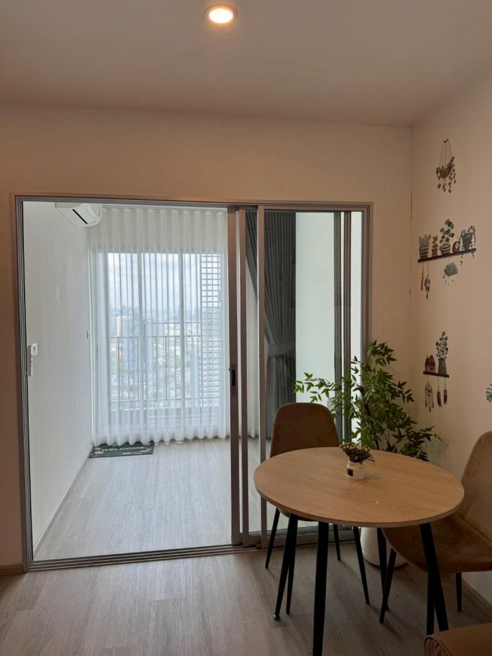 picture Elio Sathorn -            Wutthakat - 3/8