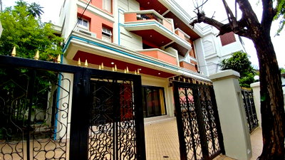 Home office for rent โลตัสเอ็กเพลส(สุทธิสาร) : Semi-Detached House for home office 5 bedrooms in Soi Ari