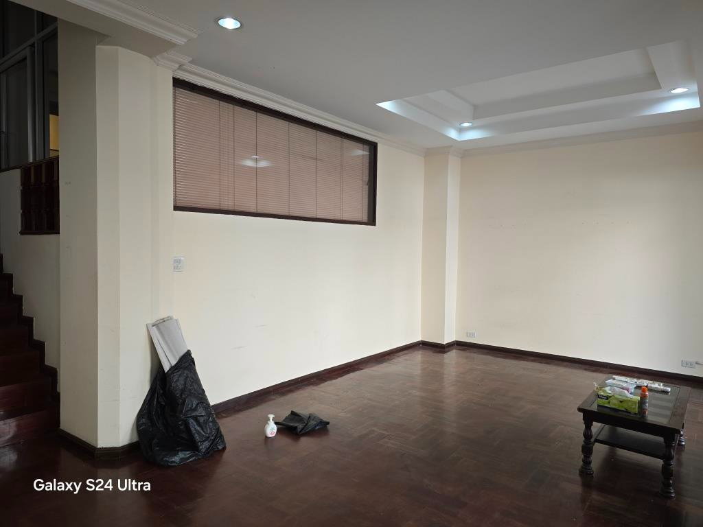 รูป บ้านเเฝด 4 ชั้นเล่นระดับเหมาะสำหรับโฮมออฟฟิส มี 5 ห้องนอน 350 ตรม.10 นาทีเดินถึงสถานีรถไฟฟ้าอารีย์ - รูปที่ 15/115