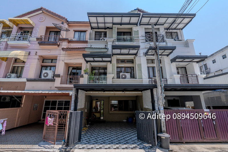 Townhouses for sale : 3-story townhome for sale, Baan Klang Muang Ratchada-Mengjai 1, 21.9 sq.wa., 3 bedrooms, 4 bathrooms. Prime location, near MRT. 
